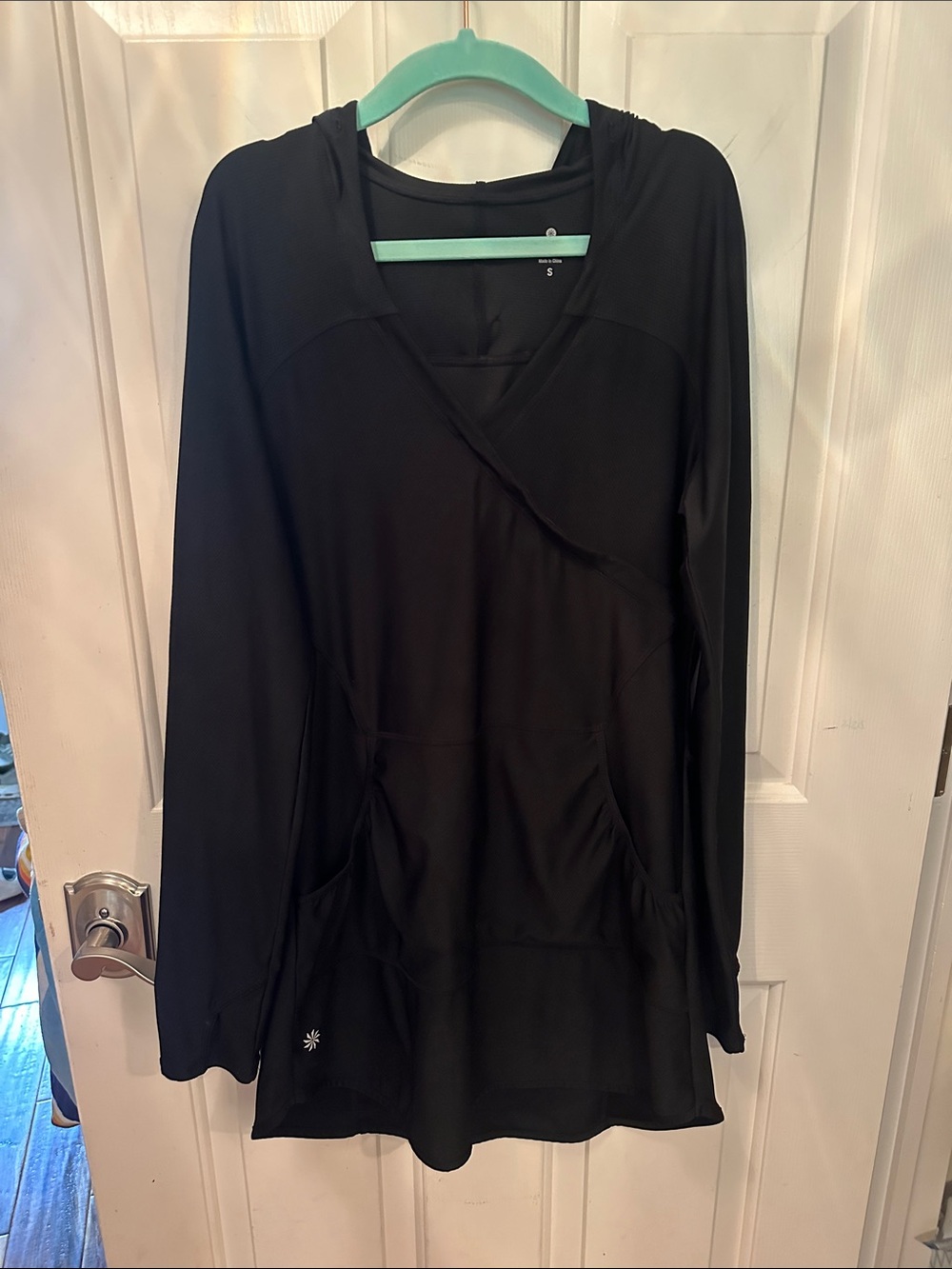 Athleta Black Long Sleeve Hooded Tunic Small front pockets